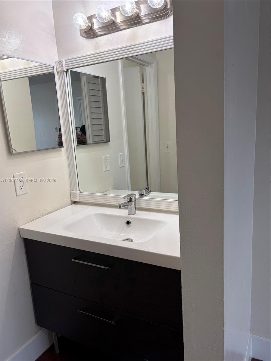 LAGO GRANDE CONDO THREE B · #56-22 in Hialeah - Photo 26