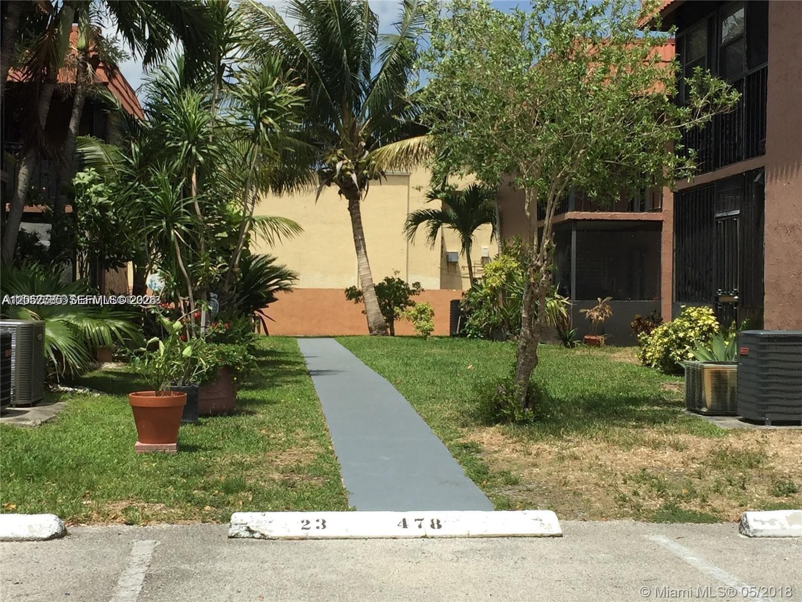 LAGO GRANDE CONDO THREE B · #56-22 in Hialeah - Photo 3