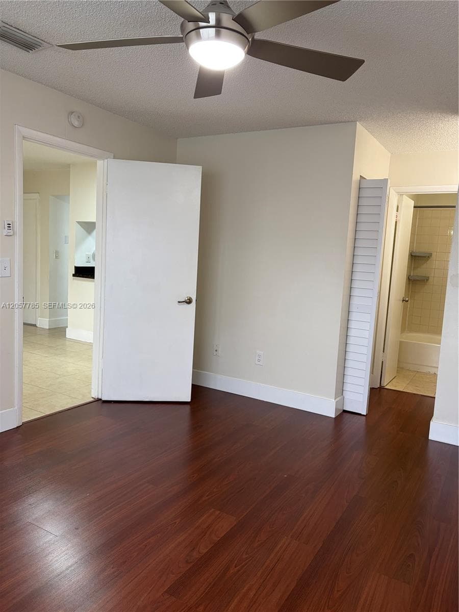 LAGO GRANDE CONDO THREE B · #56-22 in Hialeah - Photo 20
