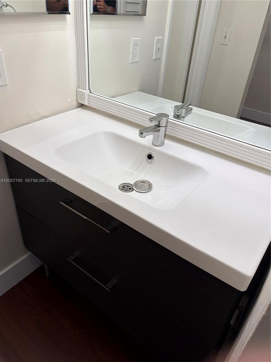 LAGO GRANDE CONDO THREE B · #56-22 in Hialeah - Photo 24