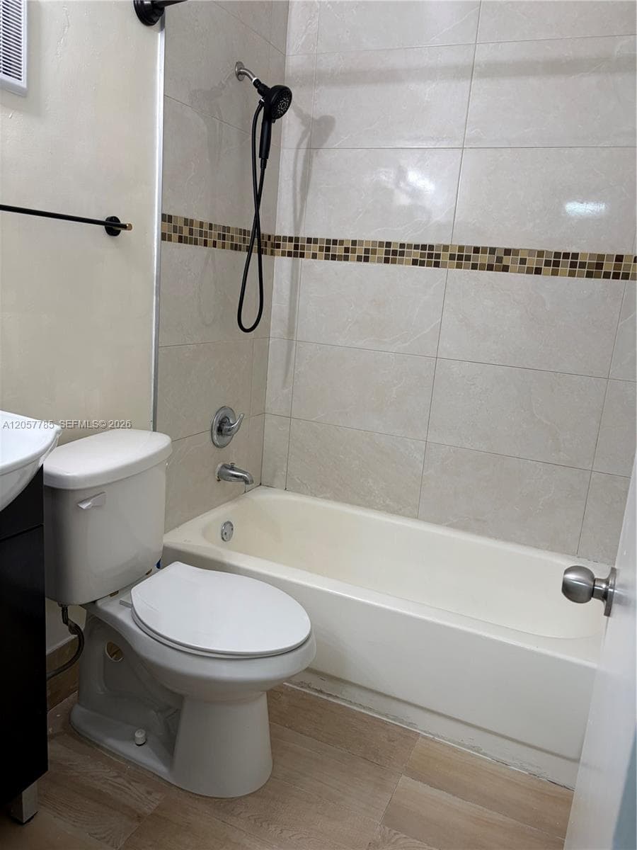 LAGO GRANDE CONDO THREE B · #56-22 in Hialeah - Photo 38