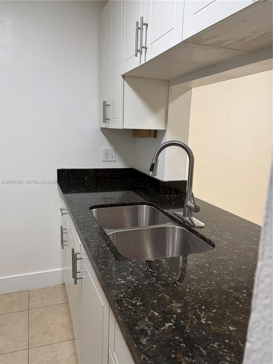 LAGO GRANDE CONDO THREE B · #56-22 in Hialeah - Photo 15