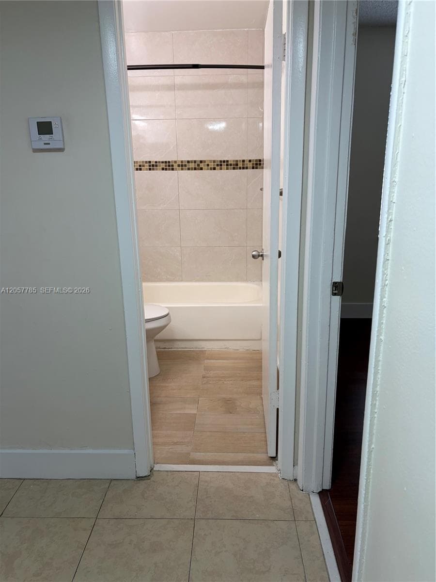 LAGO GRANDE CONDO THREE B · #56-22 in Hialeah - Photo 40