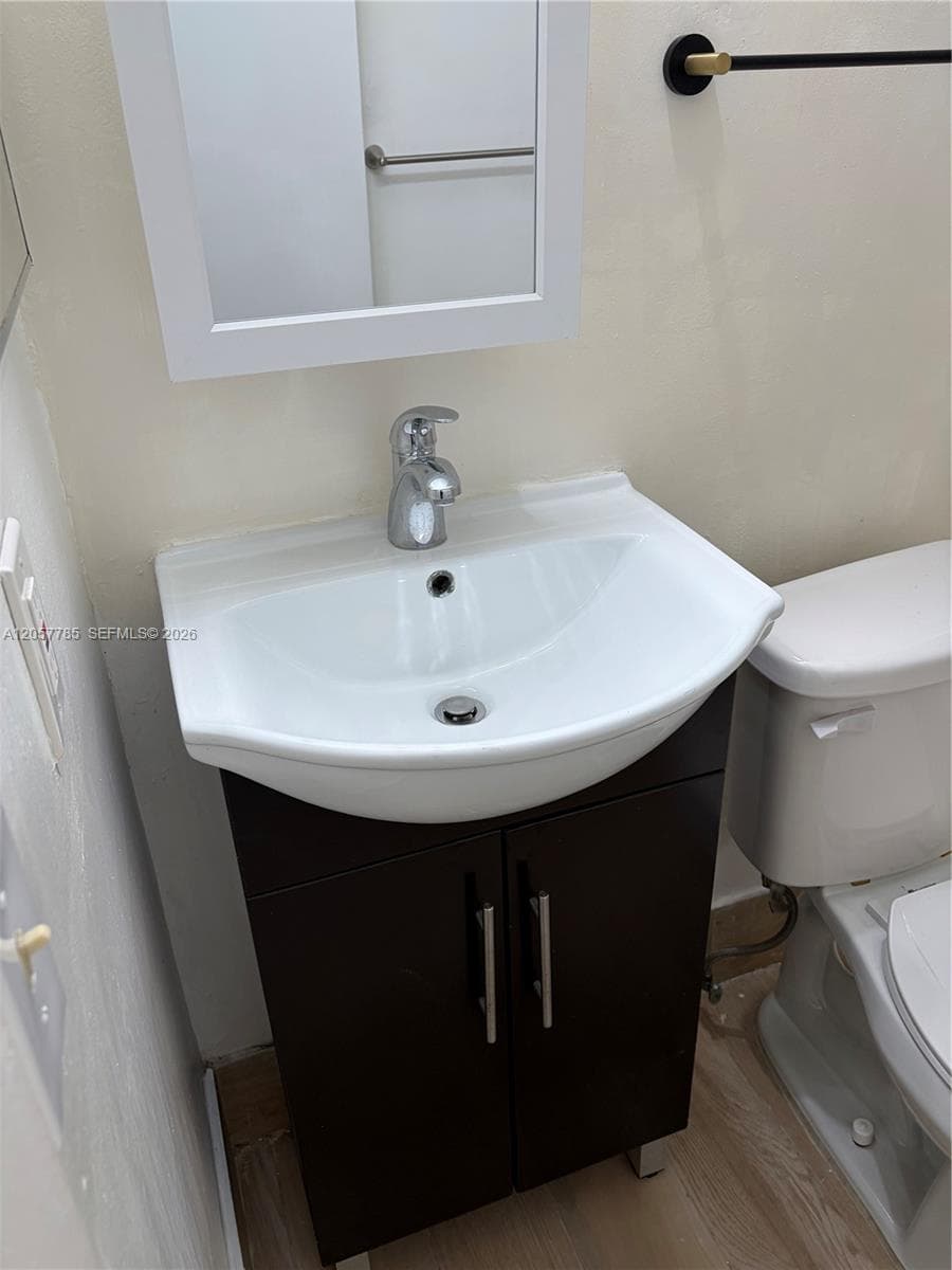 LAGO GRANDE CONDO THREE B · #56-22 in Hialeah - Photo 35