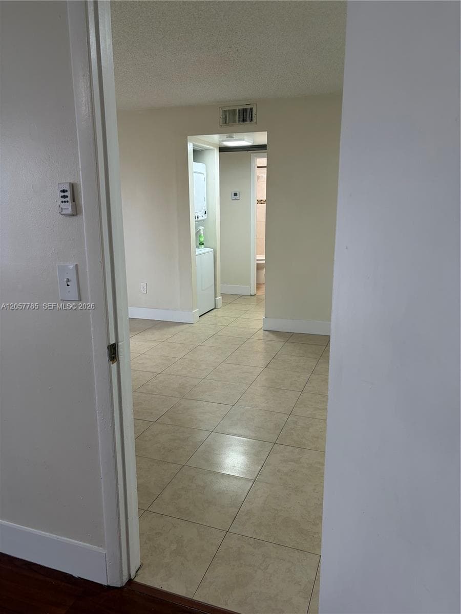LAGO GRANDE CONDO THREE B · #56-22 in Hialeah - Photo 29
