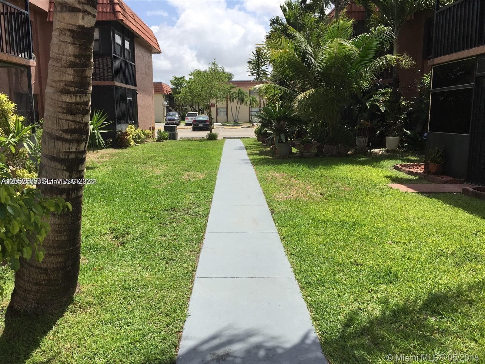 LAGO GRANDE CONDO THREE B · #56-22 in Hialeah - Photo 4