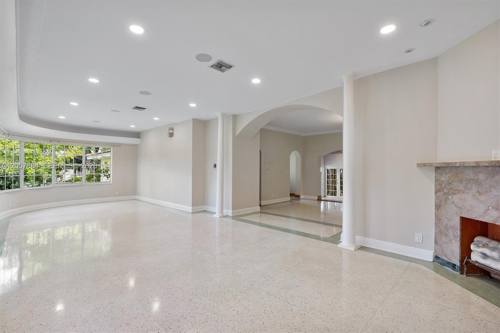 4445 N Michigan Ave photo 2