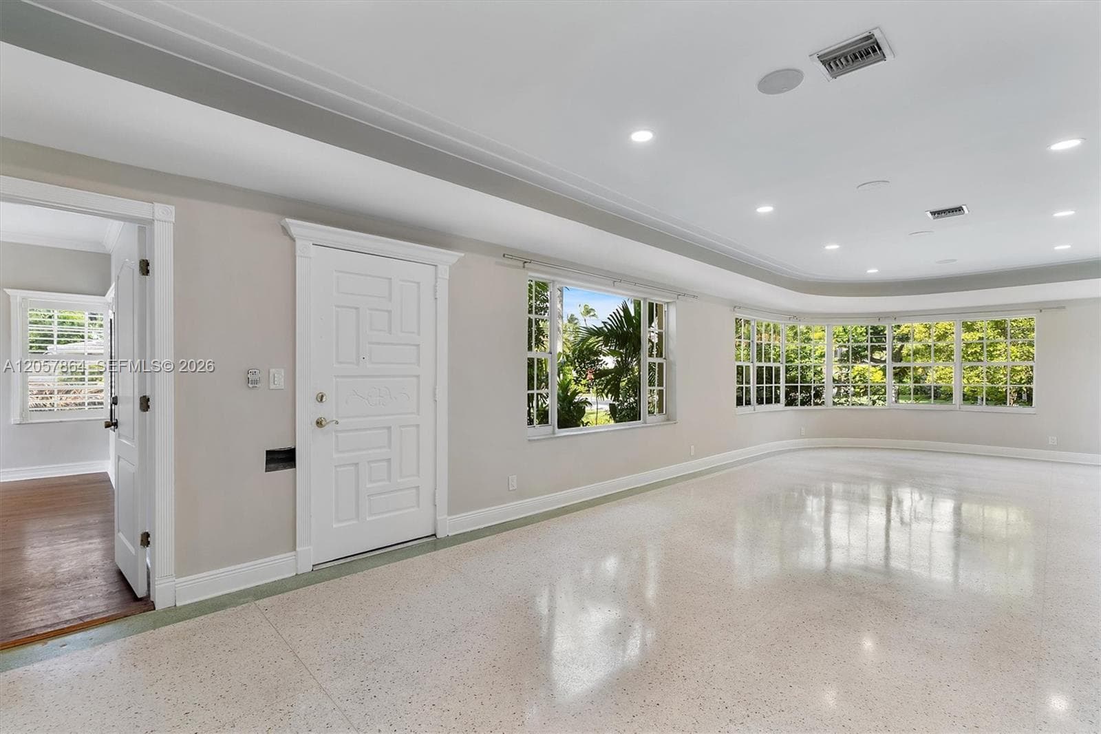 4445 N Michigan Ave photo 4