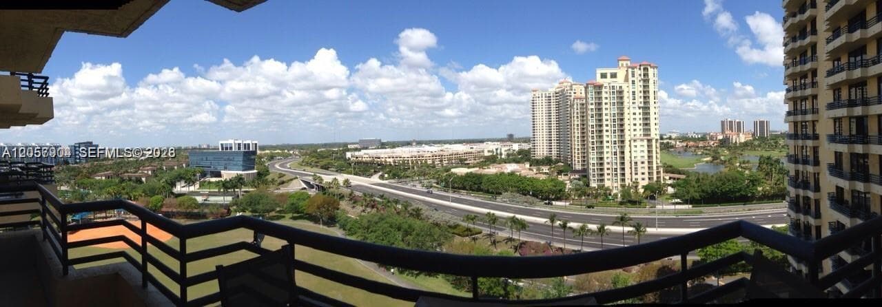 PARC CENTRAL AVENTURA SOU · #1402 in Aventura - Photo 2