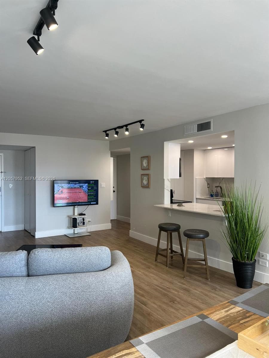 WINSTON TOWERS · #1215 in Sunny Isles Beach - Photo 3