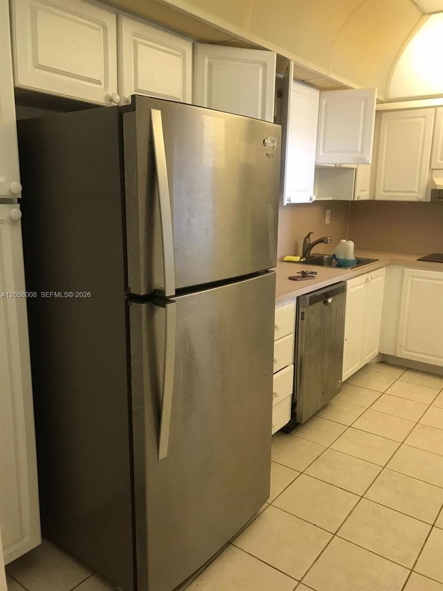 OCEANVIEW BUILDING B COND · #1018 in Sunny Isles Beach - Photo 3