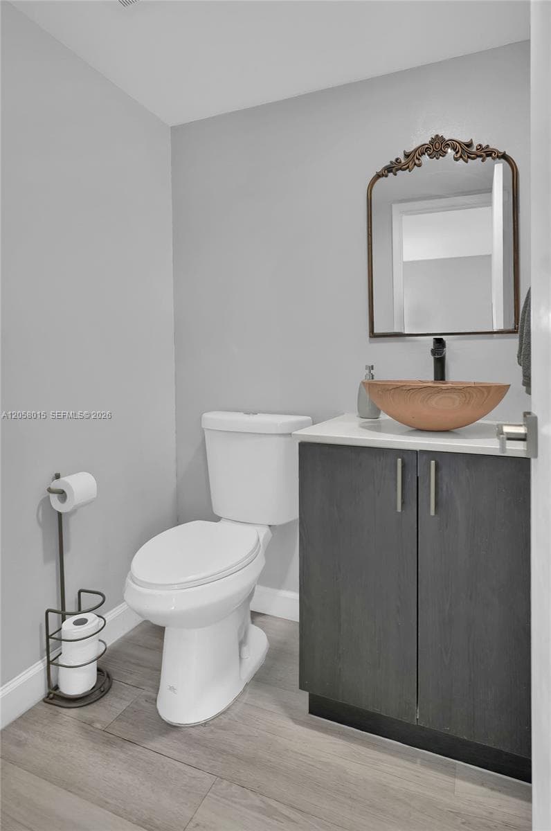 9177 Fontainebleau Blvd #3 photo 19