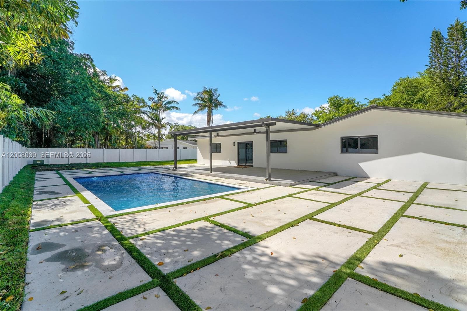 8820 SW 182nd Ter photo 6