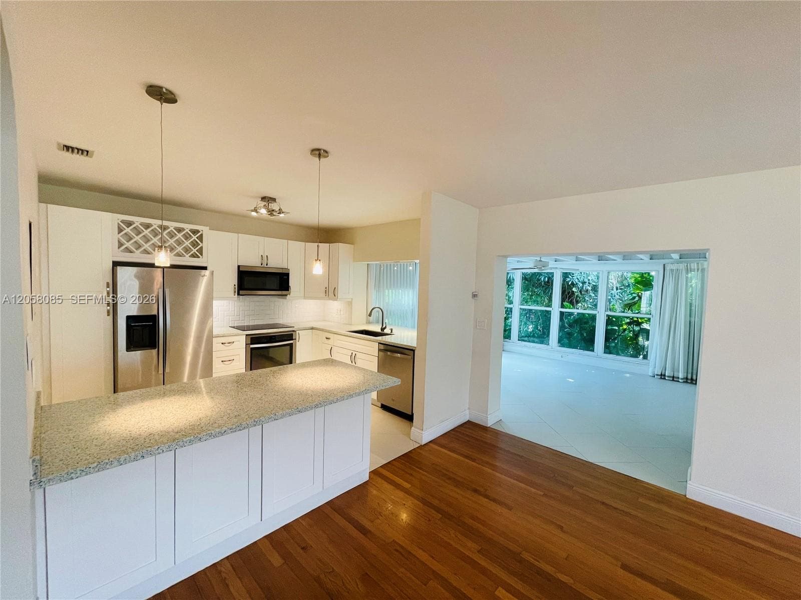 1116 Biarritz Dr photo 2