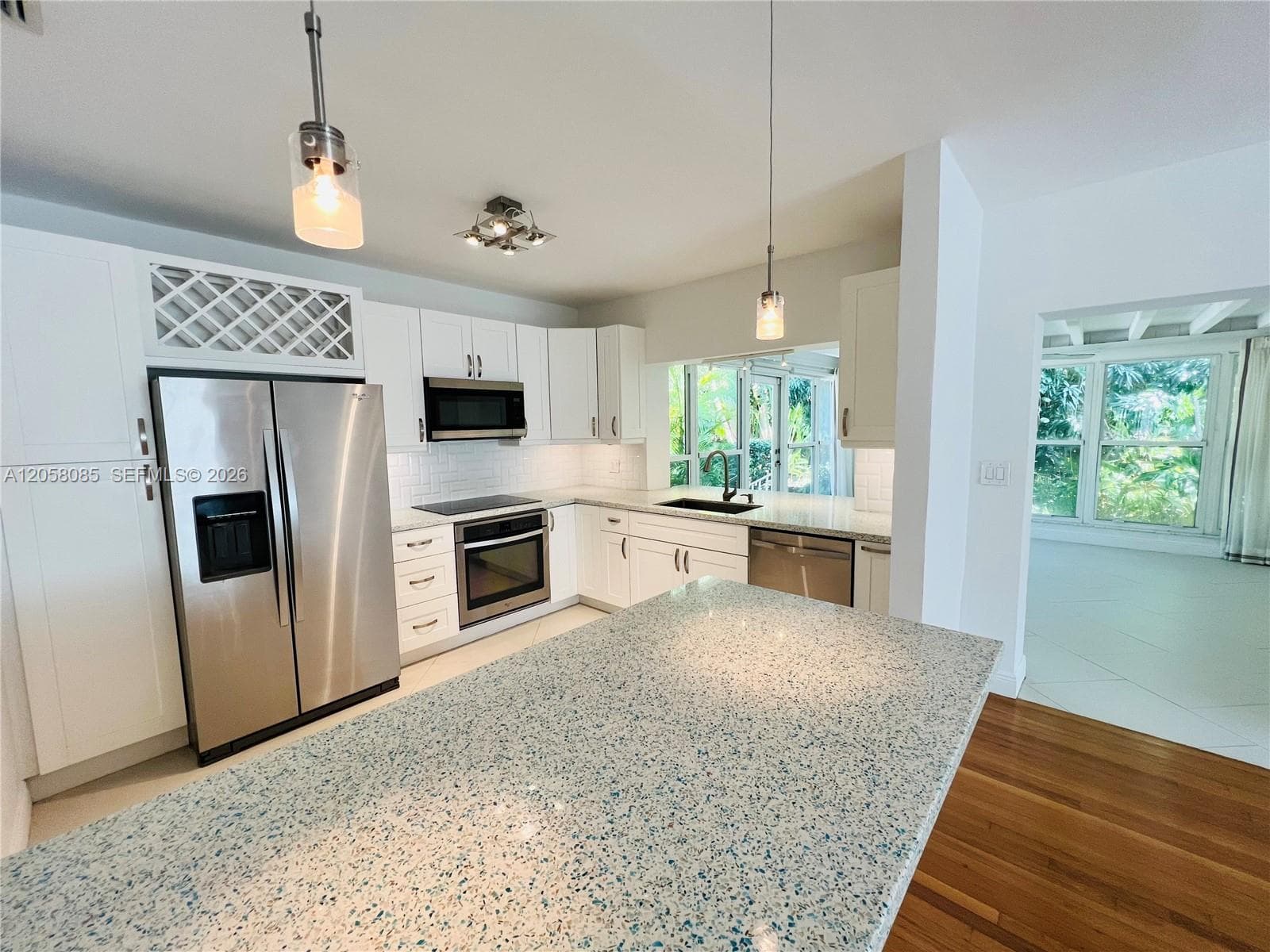 1116 Biarritz Dr photo 3