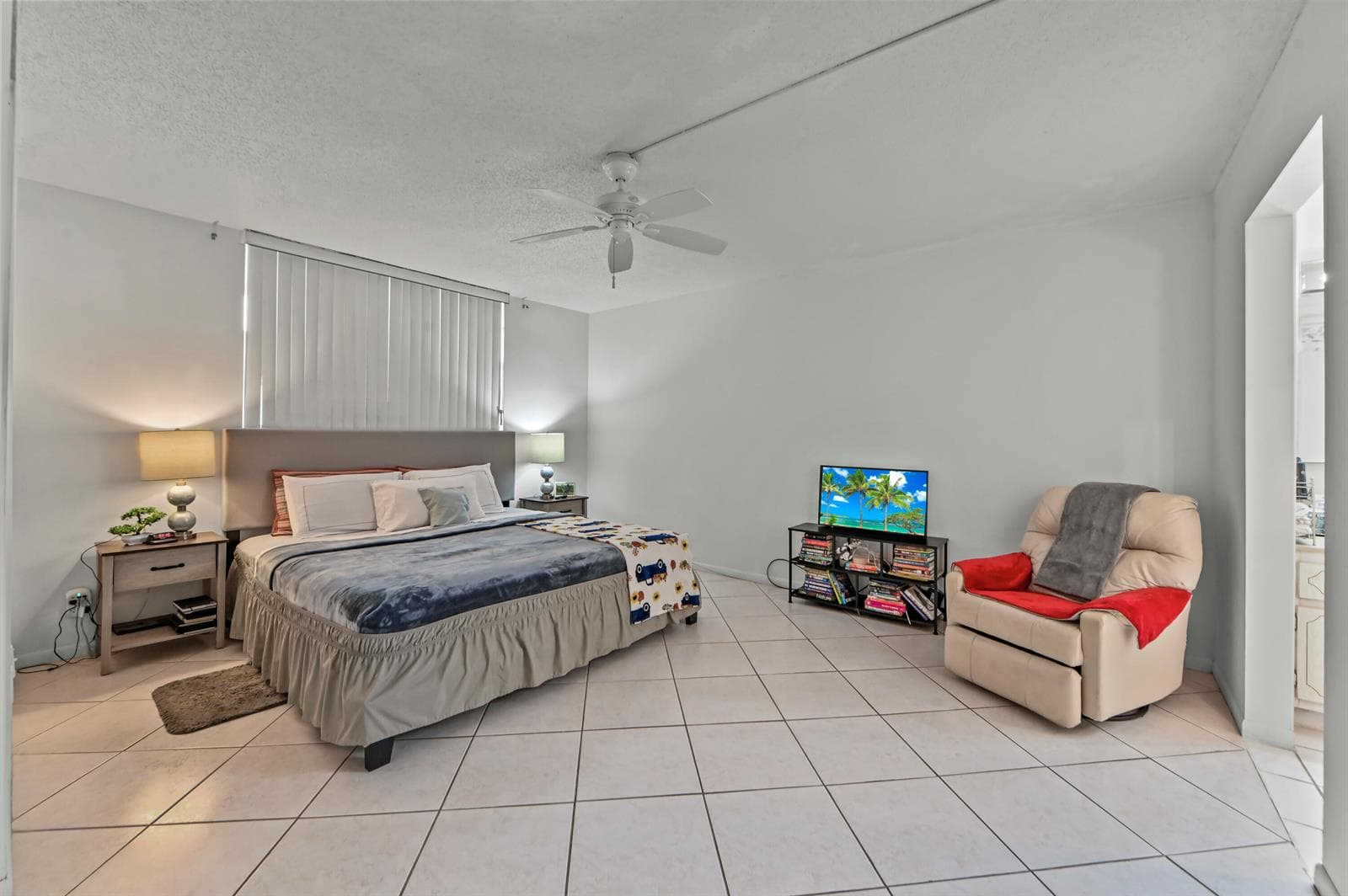 21 Bedroom 01