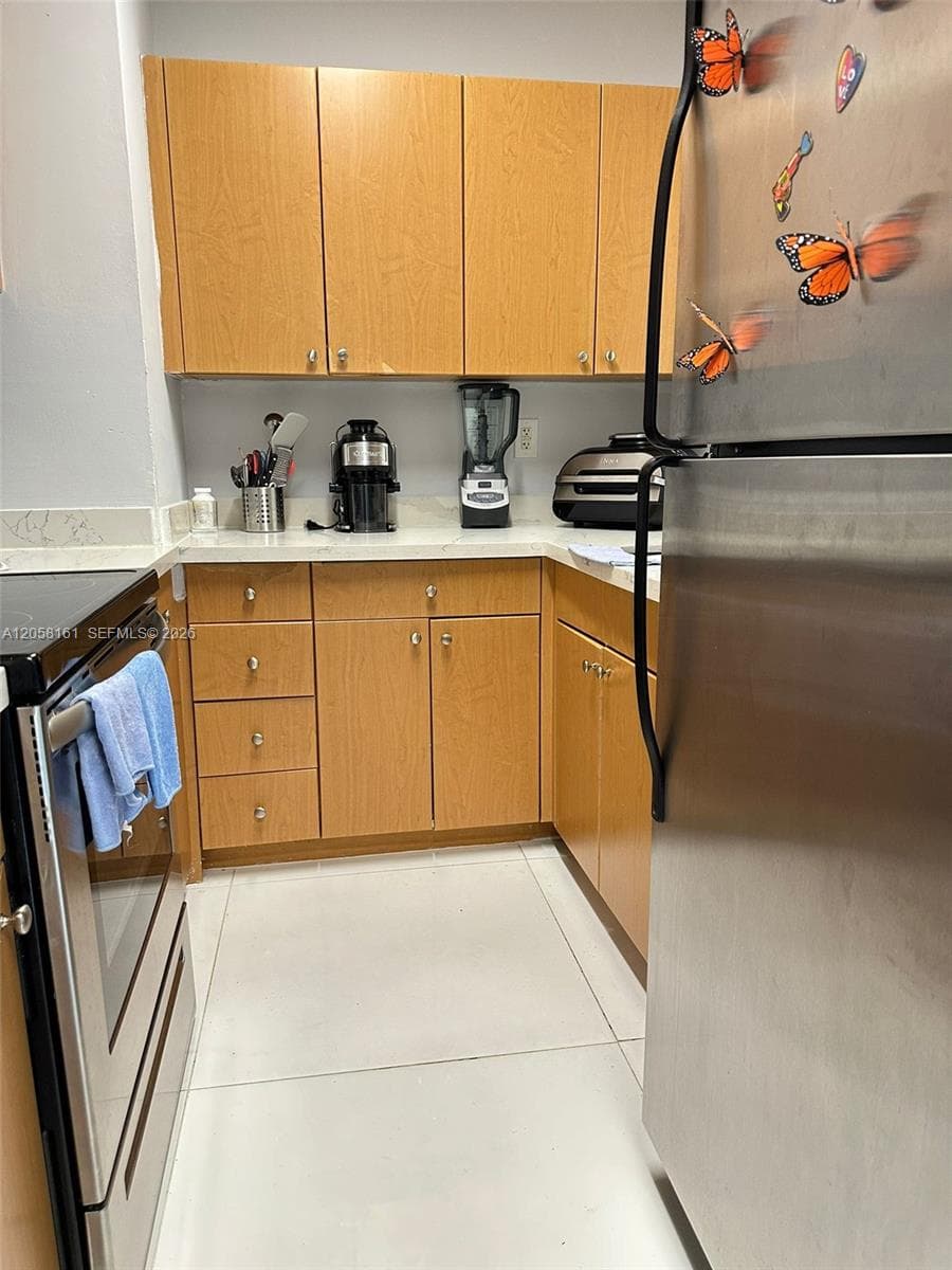 BISCAYNE COVE CONDO · #115 in Miami - Photo 3