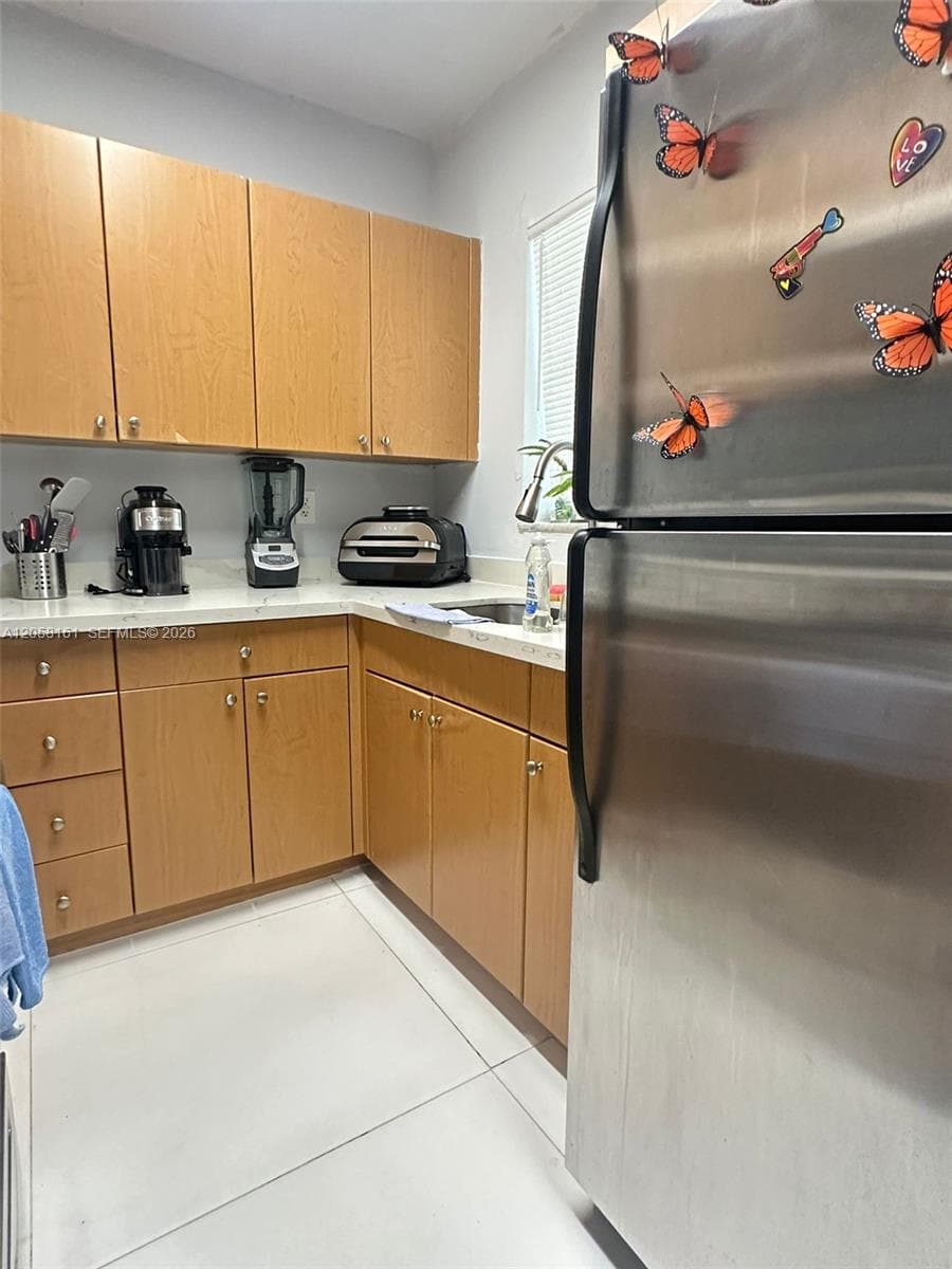 BISCAYNE COVE CONDO · #115 in Miami - Photo 5
