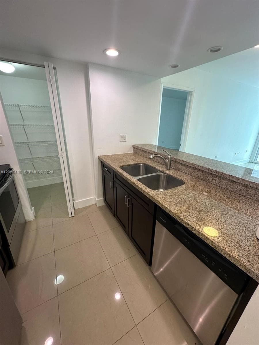 MADISON DOWNTOWN CONDO · #E-1610 in Miami - Photo 23