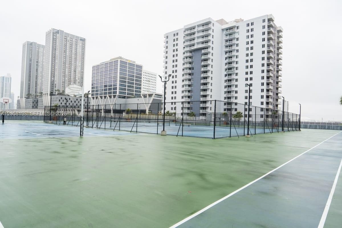 MADISON DOWNTOWN CONDO · #E-1610 in Miami - Photo 5