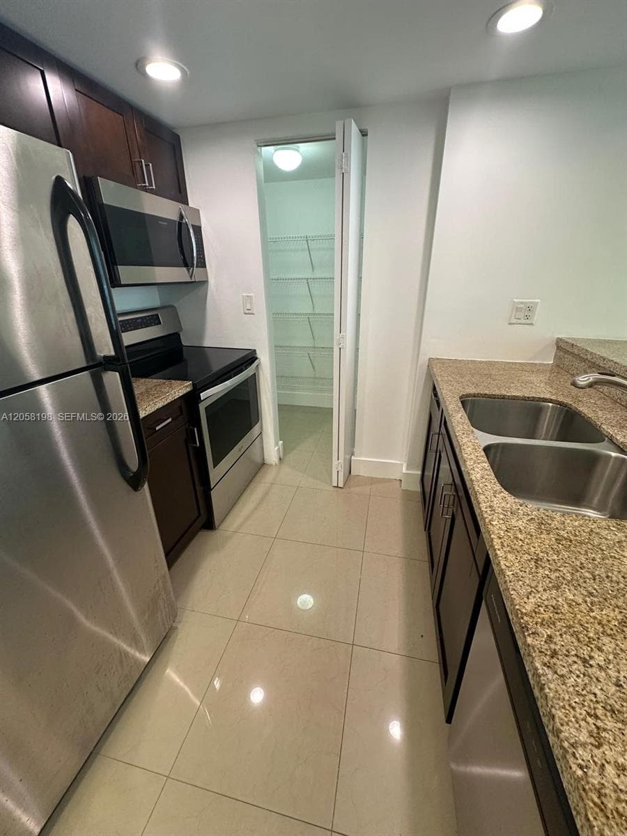 MADISON DOWNTOWN CONDO · #E-1610 in Miami - Photo 24