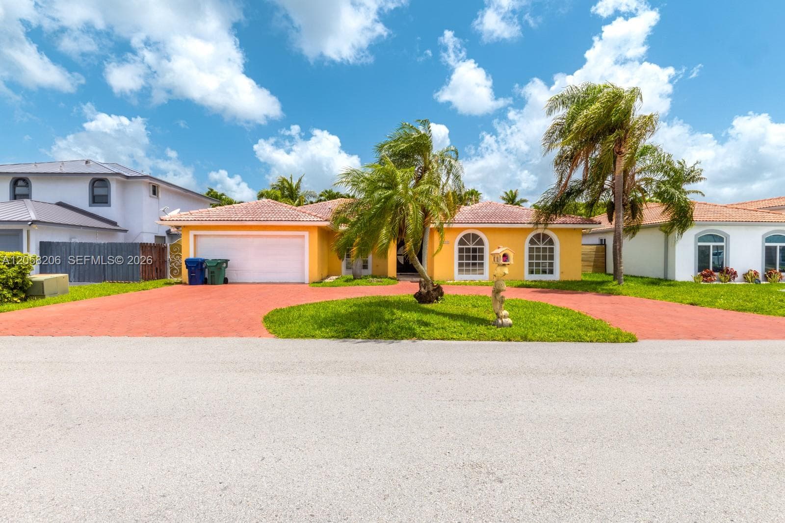 15233 SW 141st St photo 1