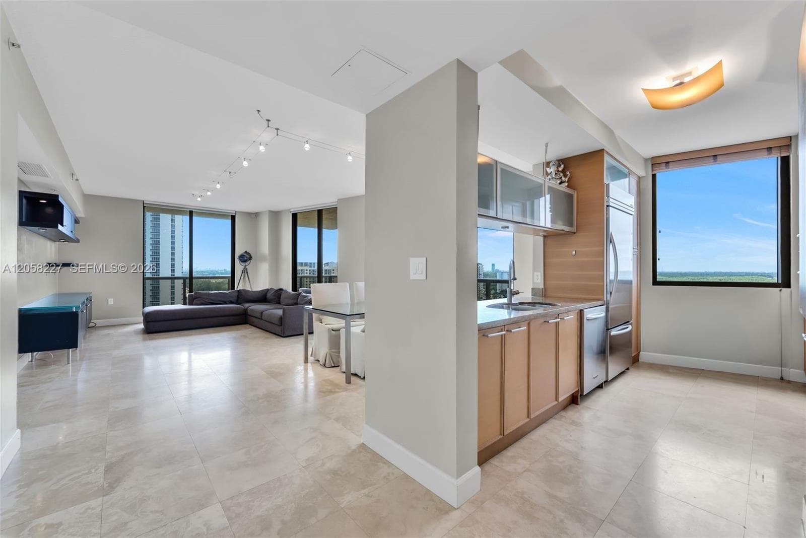 Sayan Condo · #1604 in Sunny Isles Beach - Photo 4