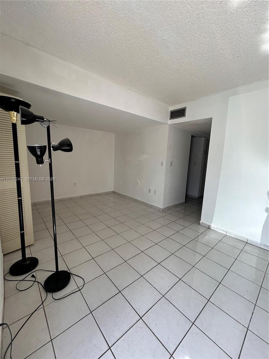 LE JEUNE HOUSE CONDO · #109 in Miami - Photo 4