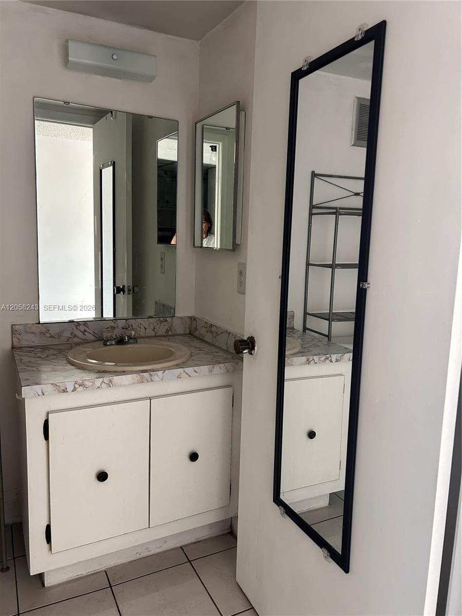 LE JEUNE HOUSE CONDO · #109 in Miami - Photo 8