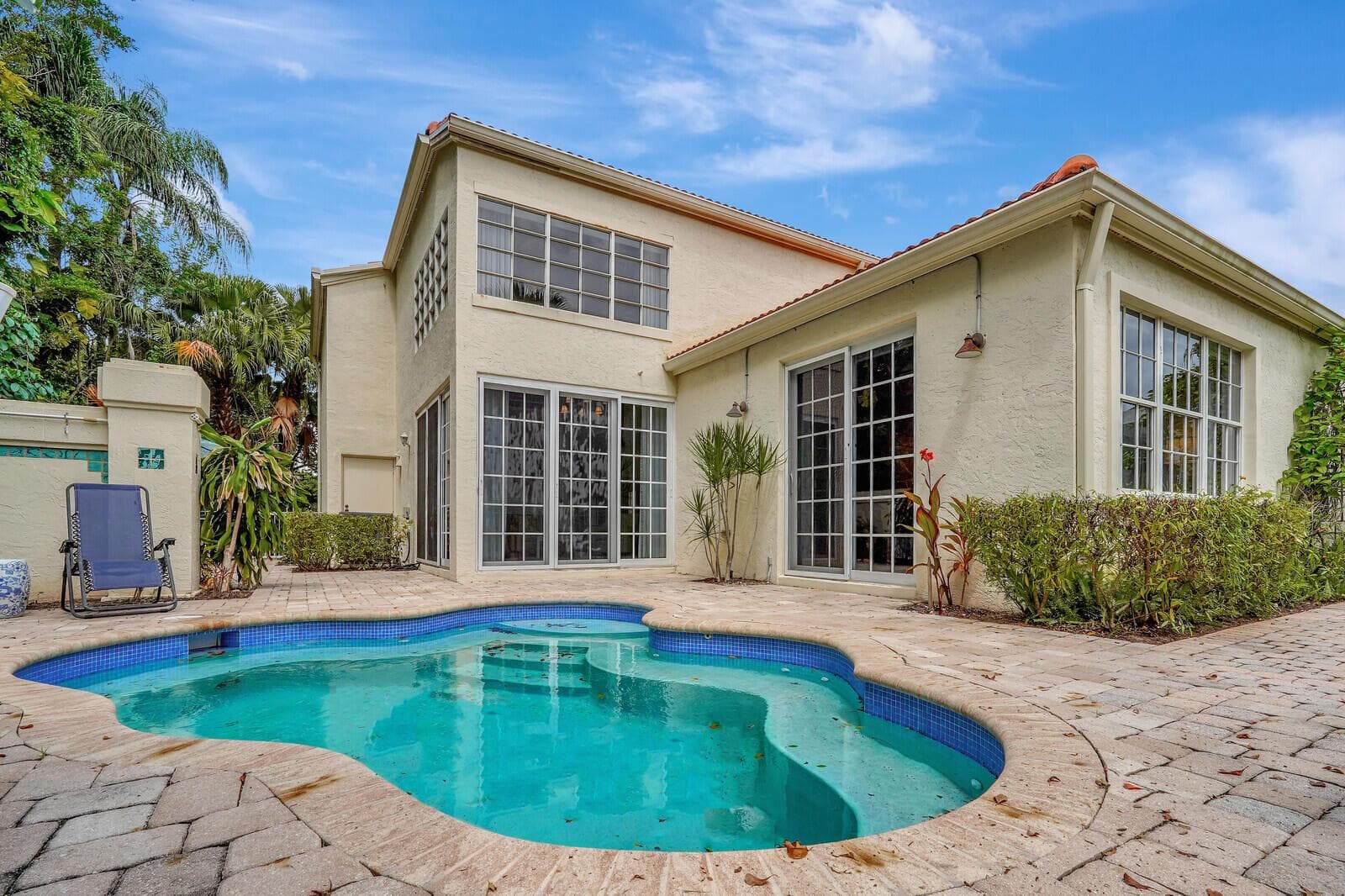 GORGEOUS POOL