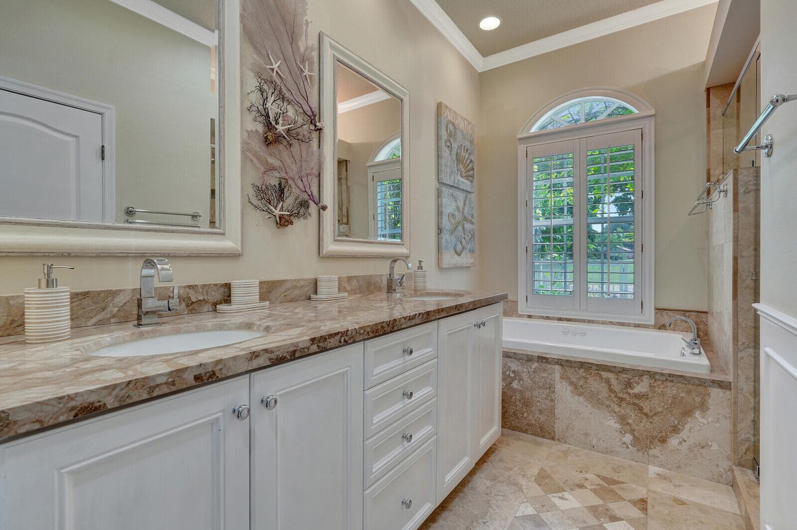 LUXURY BATH