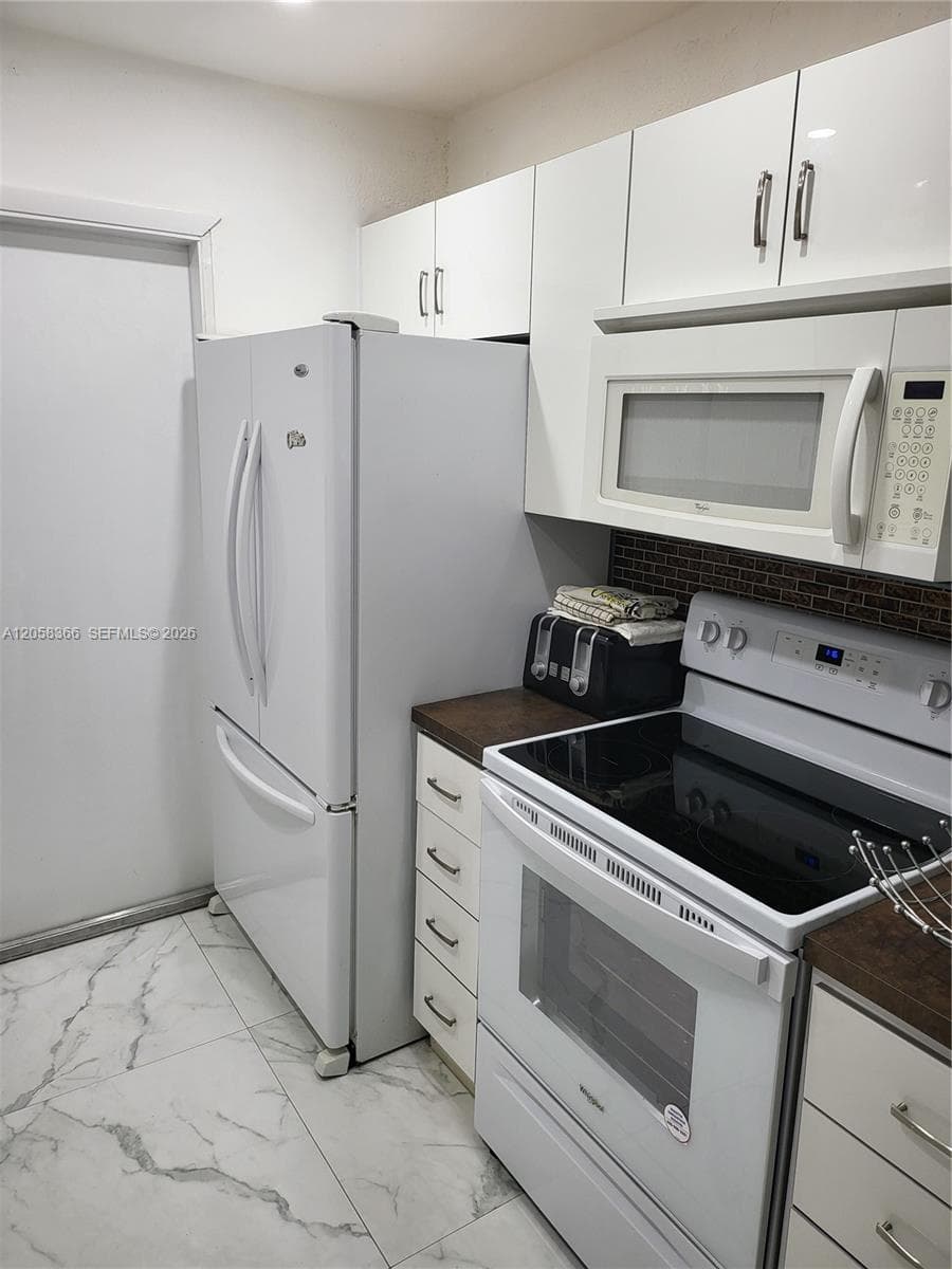 RODMAN OF HOLLYWOOD CONDO · #110 in Hollywood - Photo 7