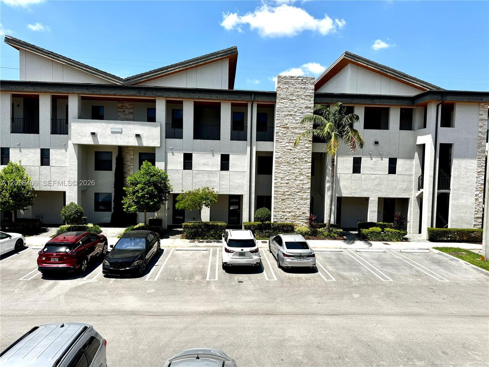 HIGHLAND AT PARK CENTRAL · #35 in Doral - Photo 2