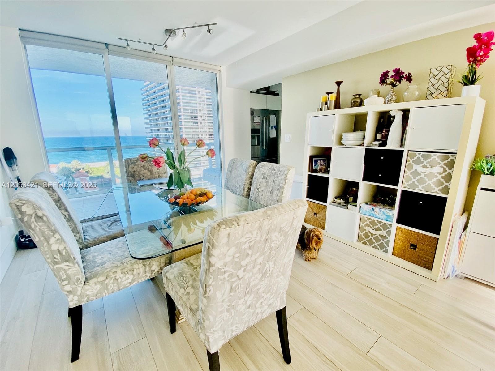 Dining room (furnish from previous tenant)