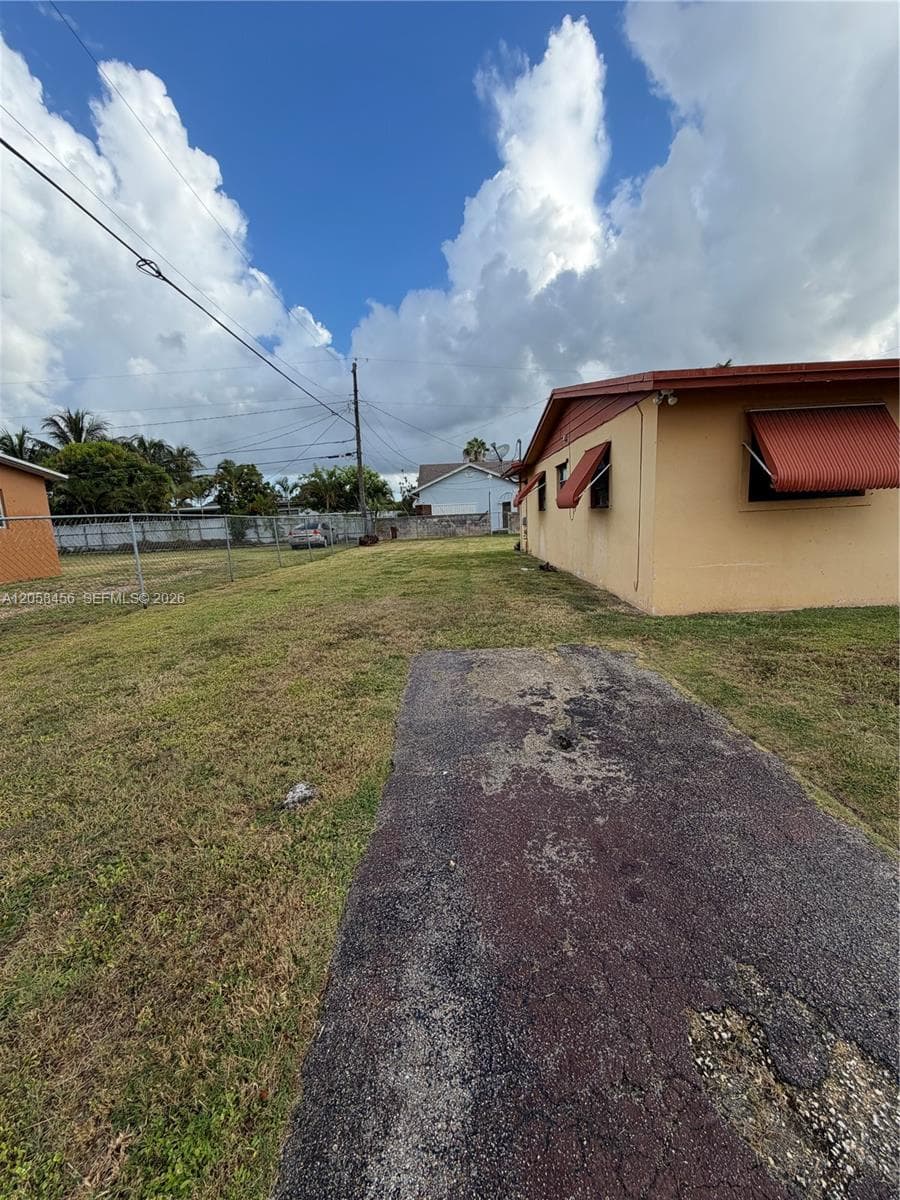 10701 SW 149th St photo 2