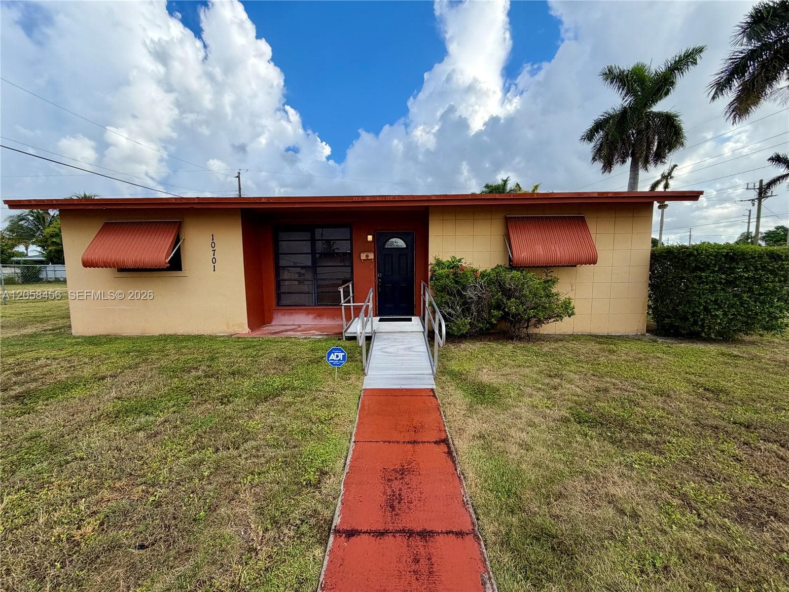 10701 SW 149th St photo 1