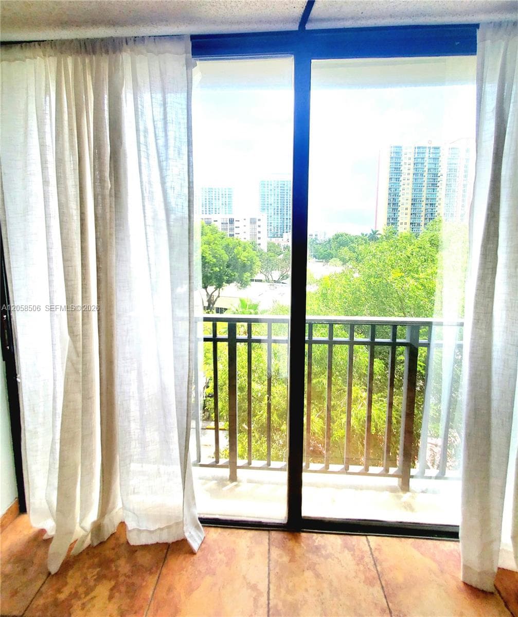 PLAZA OF AMERICAS CONDO P · #618 in Sunny Isles Beach - Photo 12