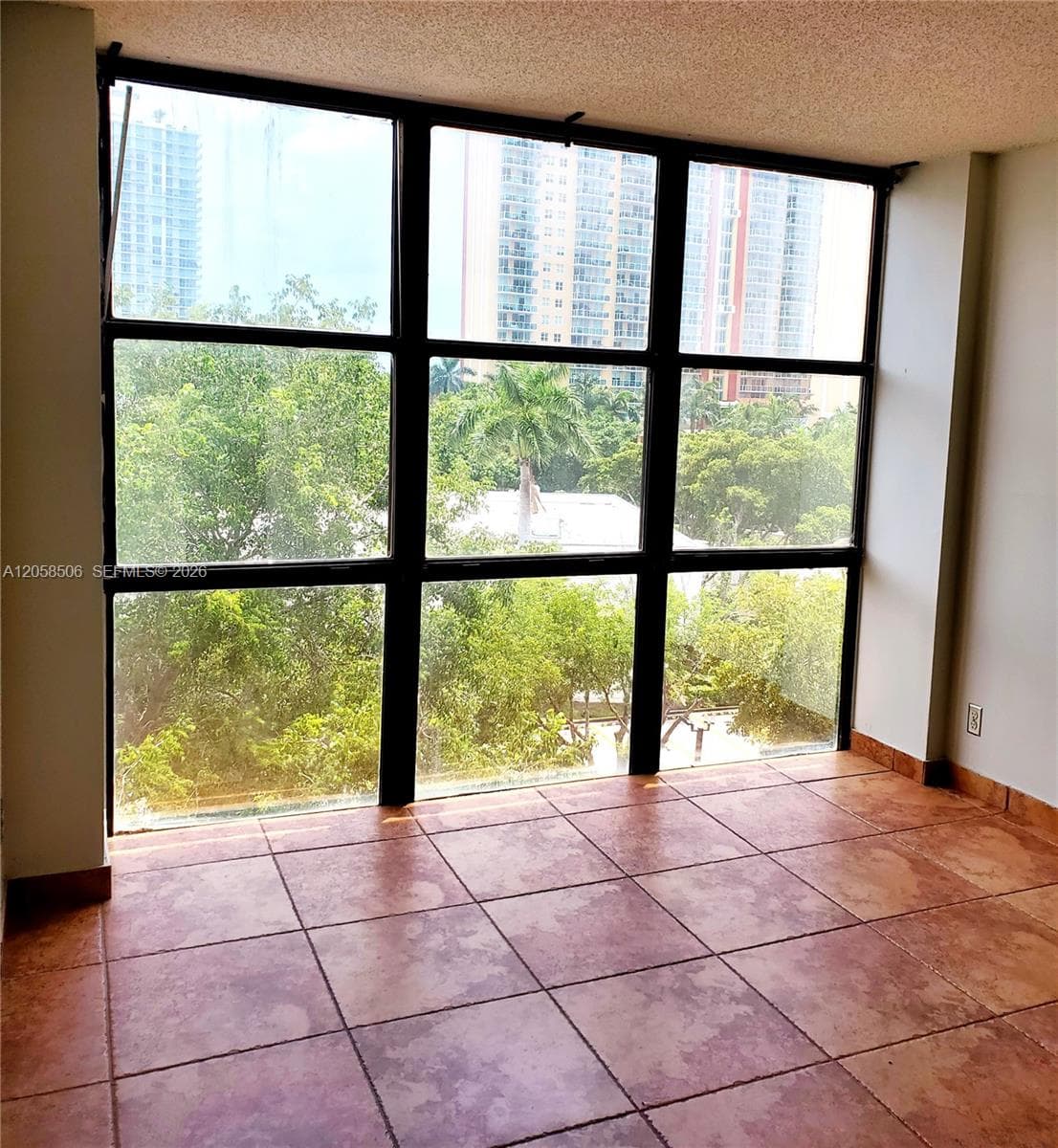 PLAZA OF AMERICAS CONDO P · #618 in Sunny Isles Beach - Photo 15
