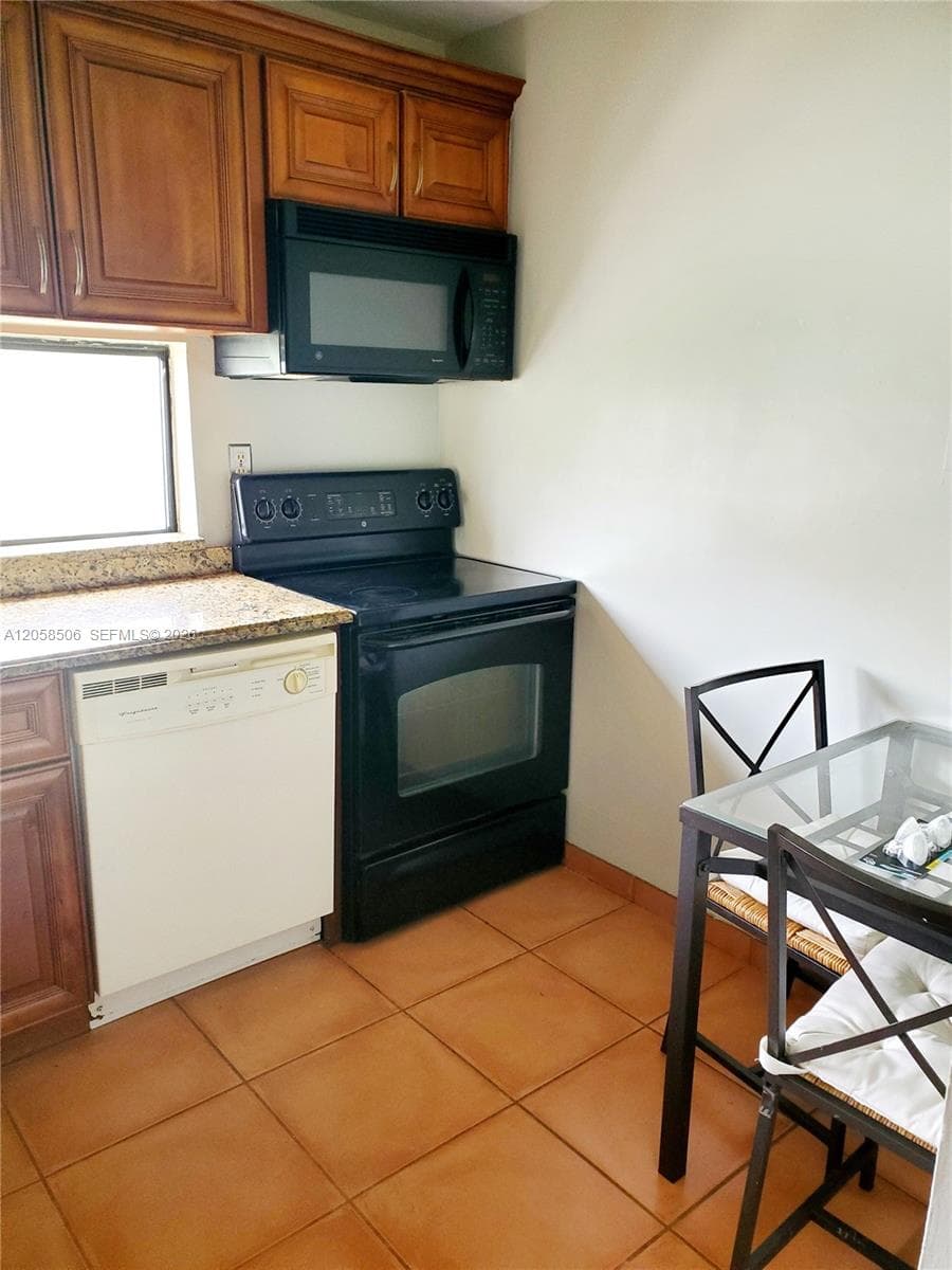 PLAZA OF AMERICAS CONDO P · #618 in Sunny Isles Beach - Photo 8