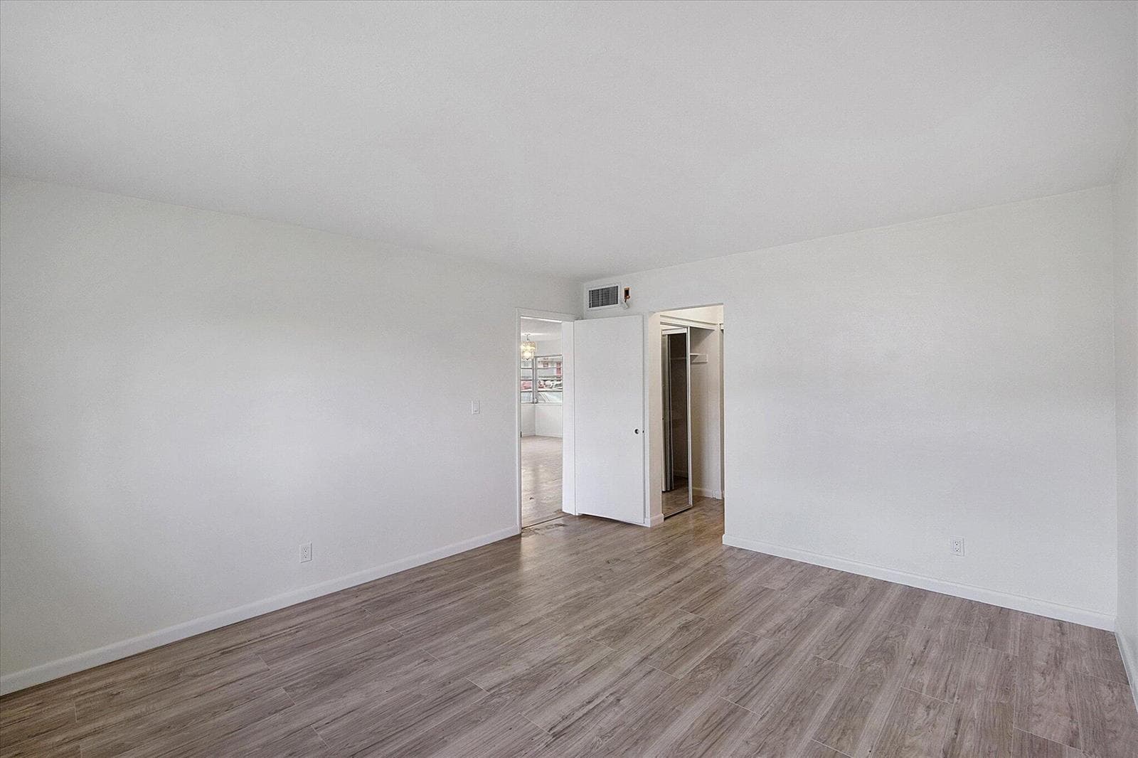 21-19001 NE 14th Ave #145_021