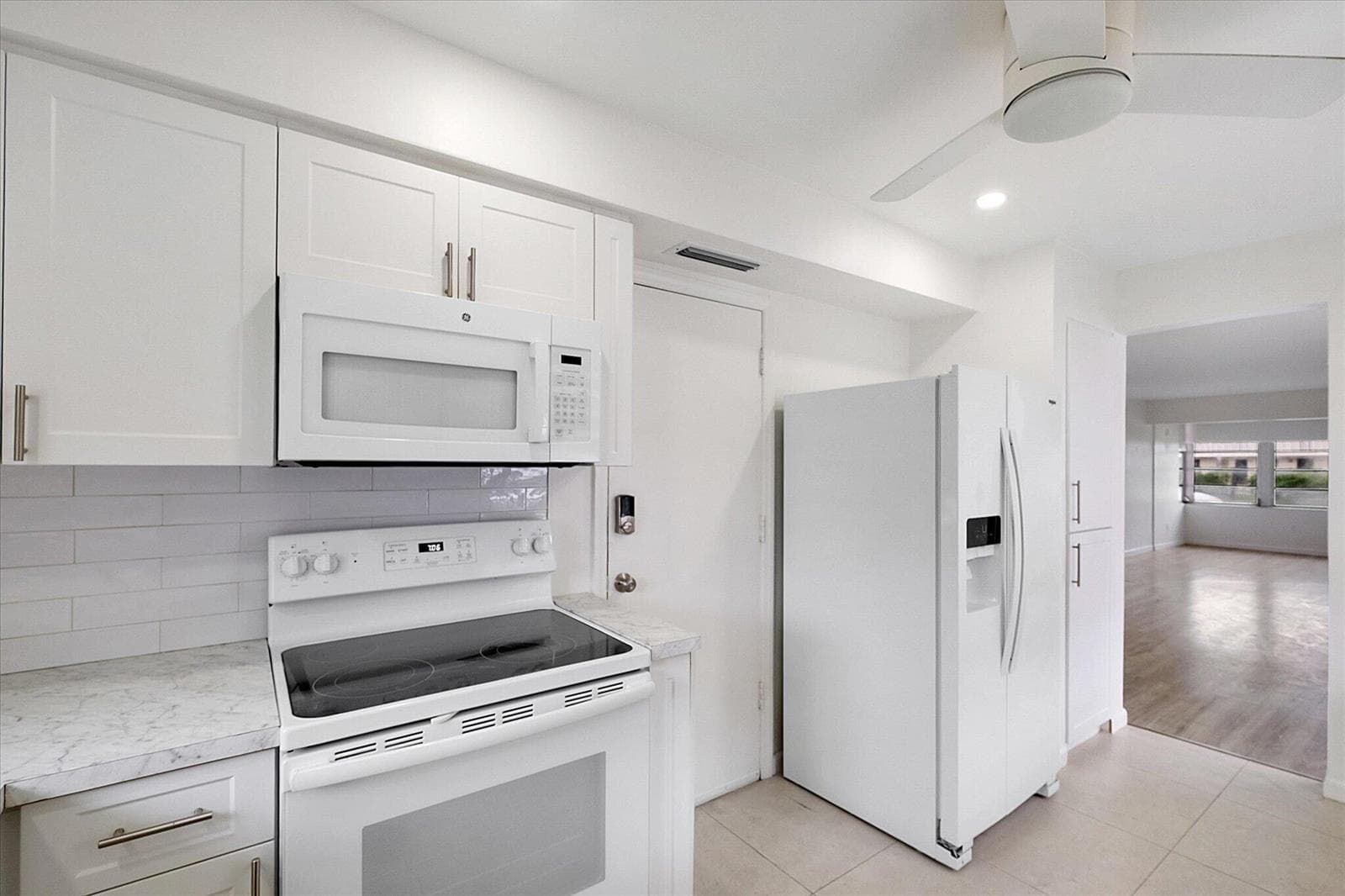 12-19001 NE 14th Ave #145_012
