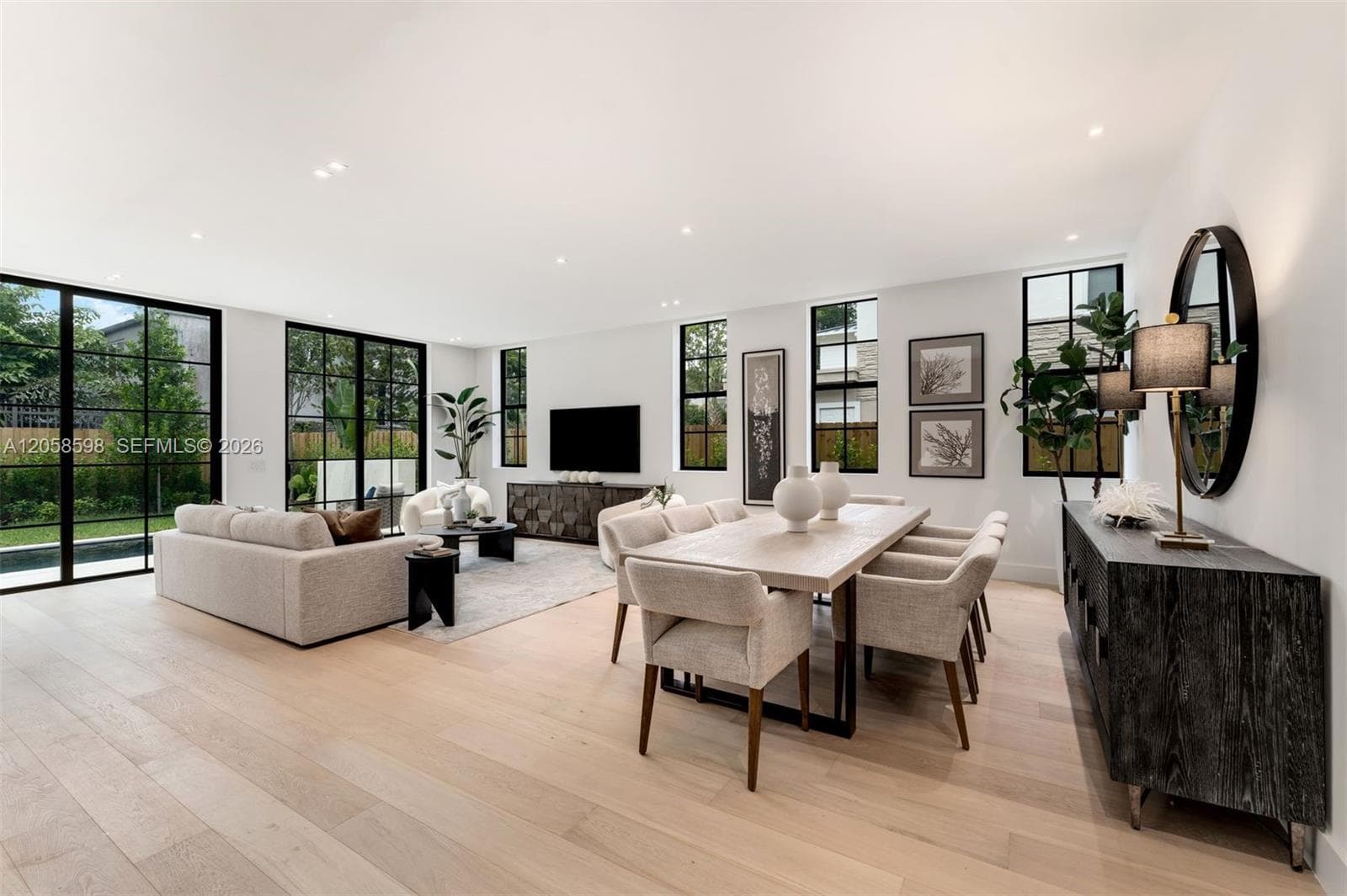 3352 Charles Ave photo 2