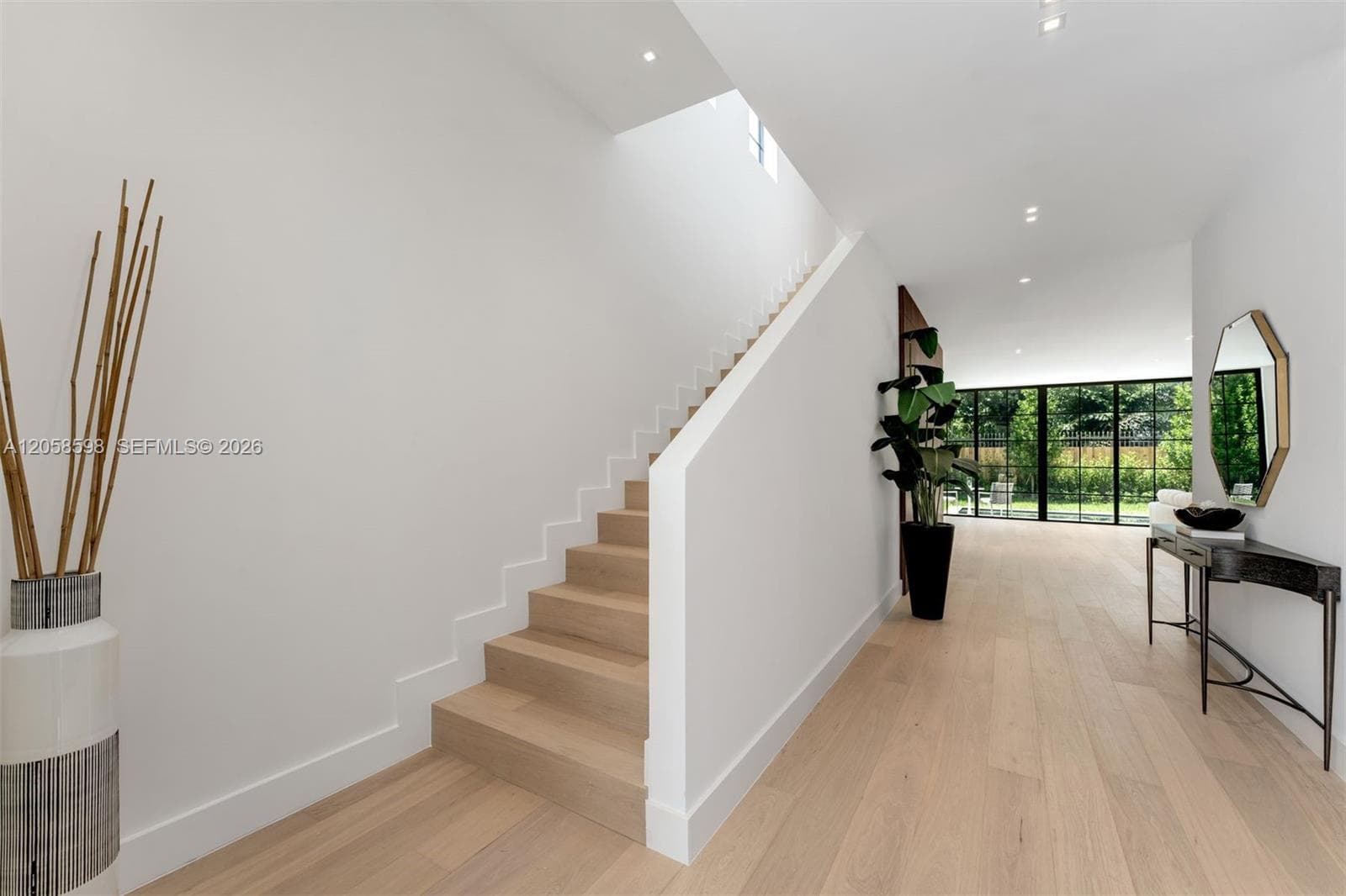 3352 Charles Ave photo 10