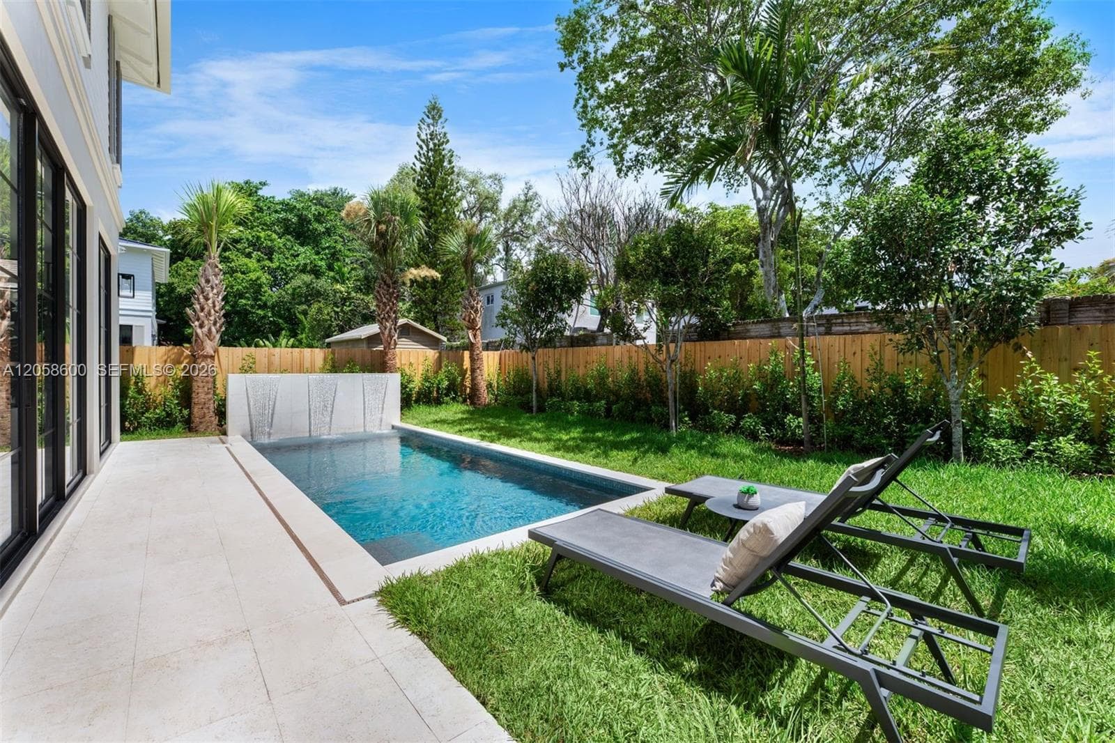 3372 Charles Ave photo 17