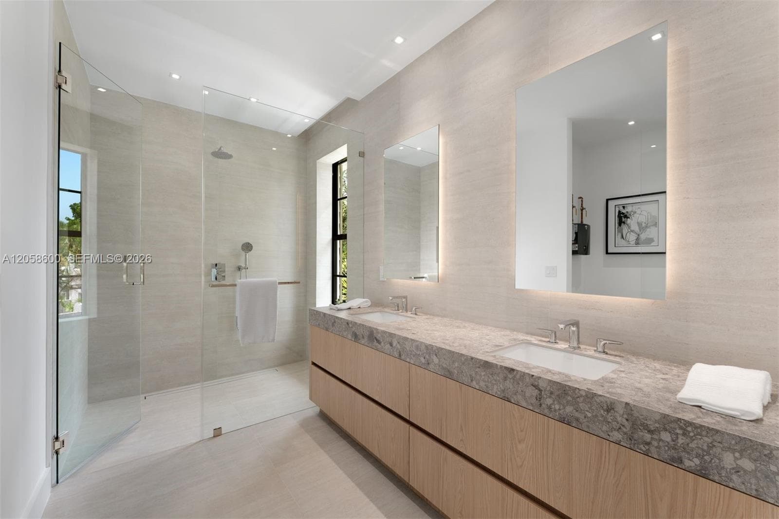 3372 Charles Ave photo 10