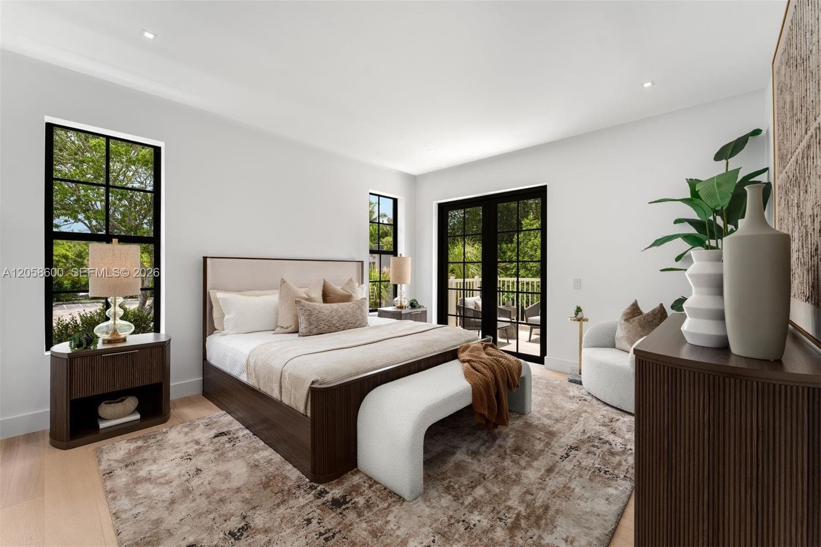3372 Charles Ave photo 4
