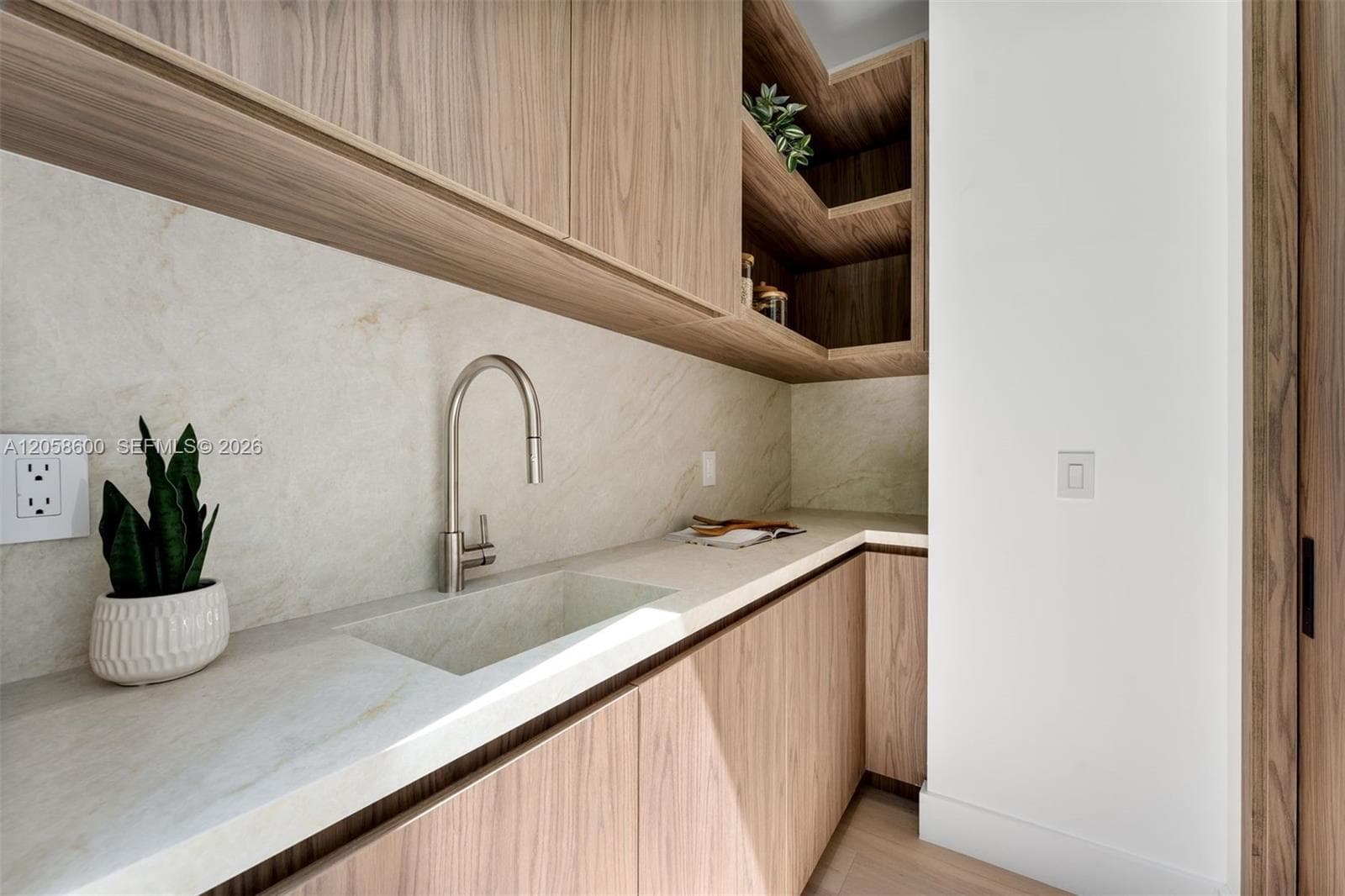 3372 Charles Ave photo 8