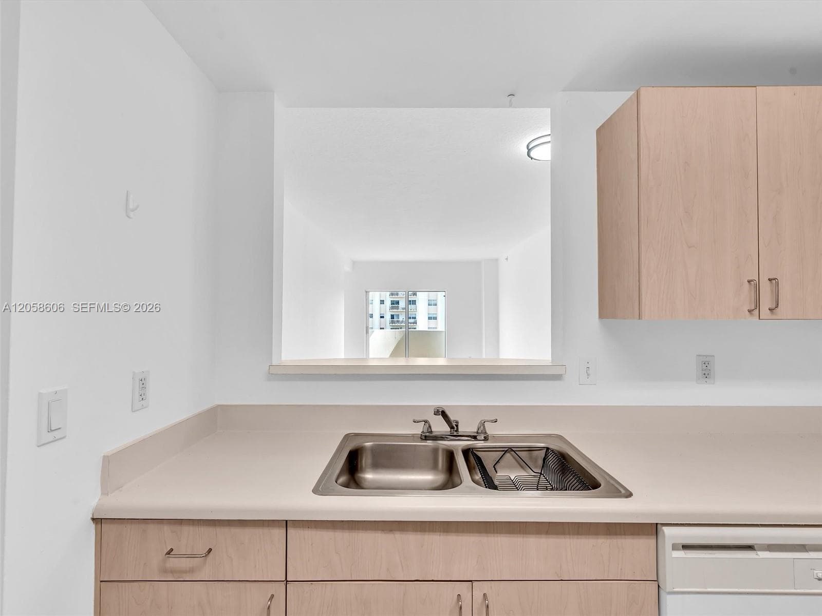Douglas Grand Condo FOR SALE  50 MENORES AVE APT 518 CORAL GABLES, FL 33134