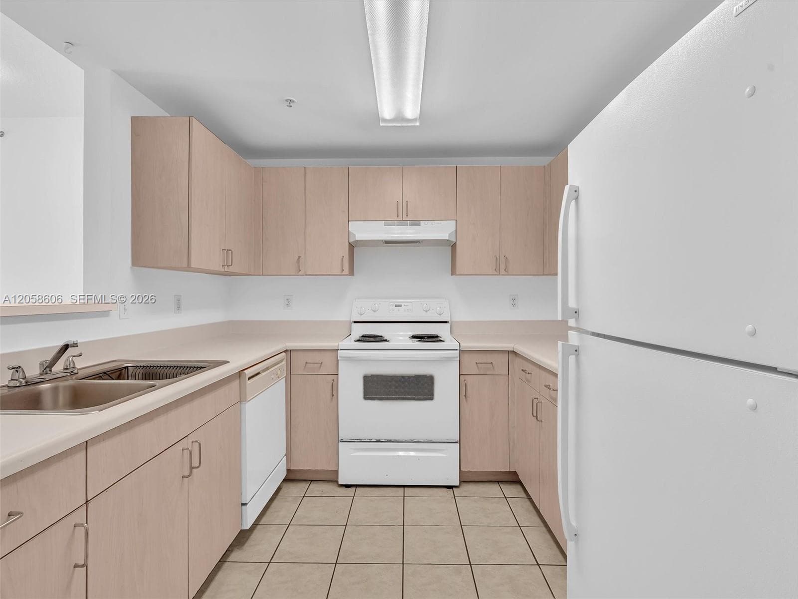 Douglas Grand Condo FOR SALE  50 MENORES AVE APT 518 CORAL GABLES, FL 33134