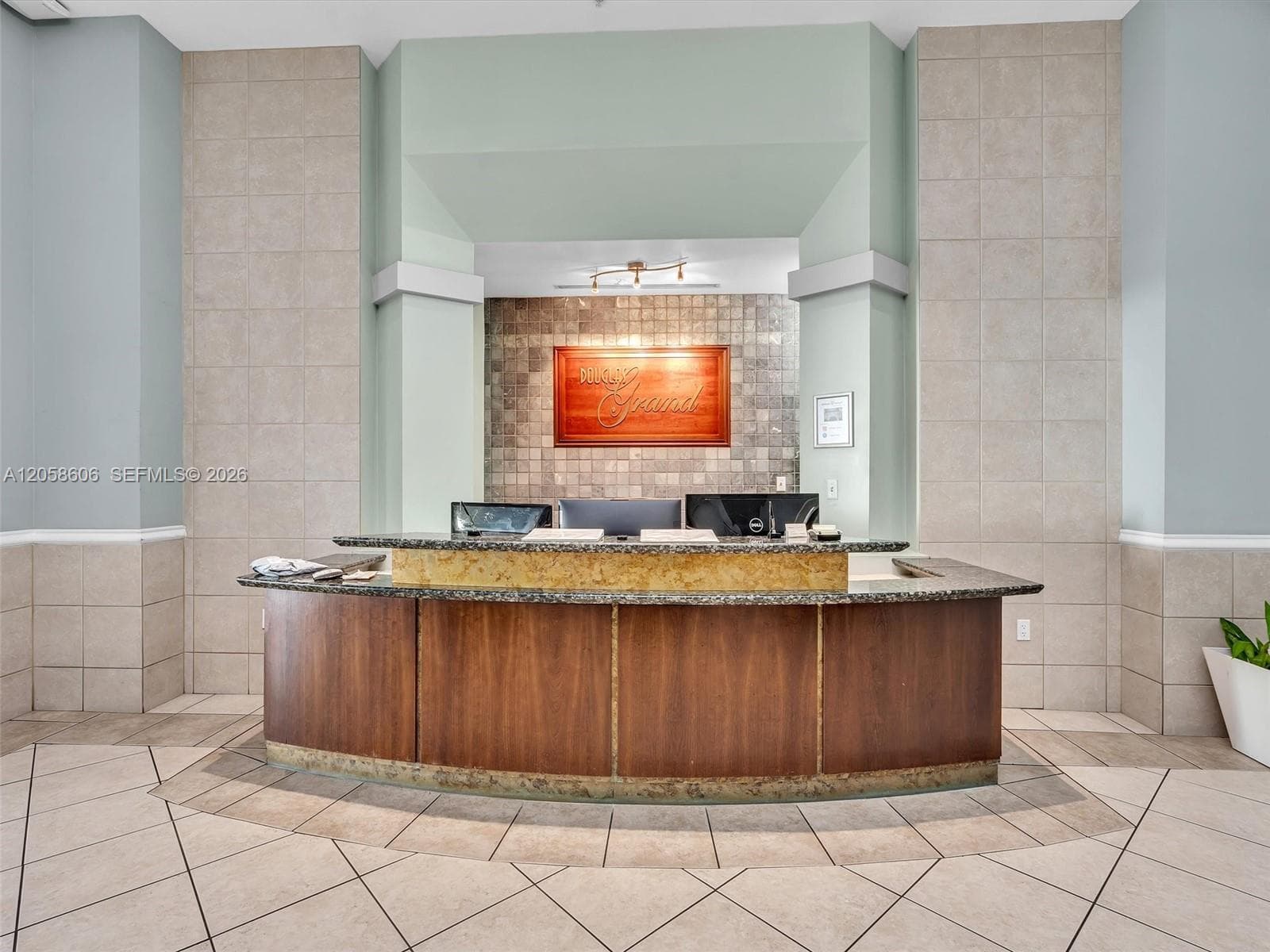 Douglas Grand Condo FOR SALE  50 MENORES AVE APT 518 CORAL GABLES, FL 33134